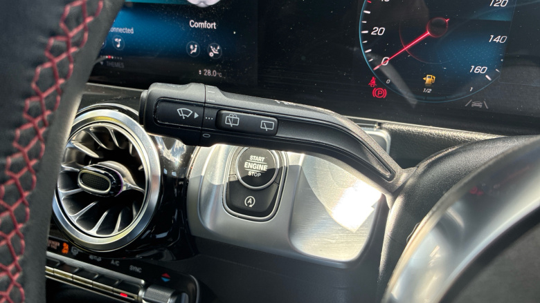 Mercedes-Benz GLB 200 AMG Line Premium Plus 5dr 7G-Tronic Petrol Estate